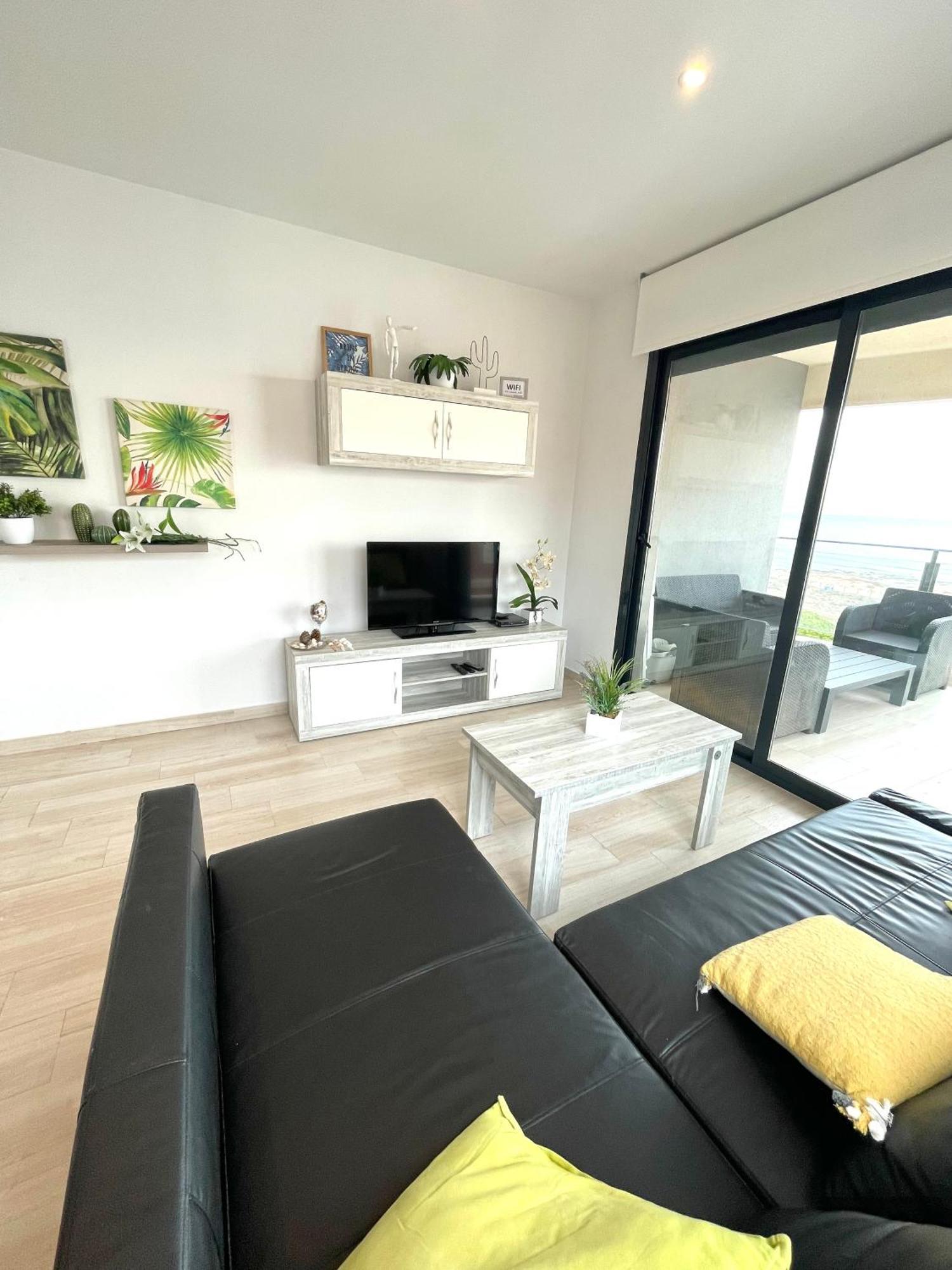 Luxury And Modern Beach Apartment With Sea Views 라 마타 외부 사진
